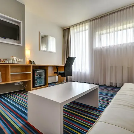 Airport By Ihg Hotel 4*
