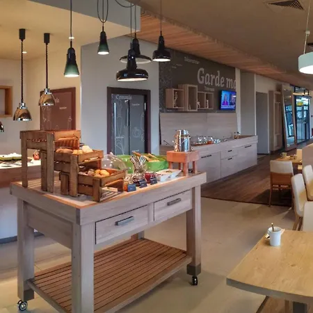 Airport By Ihg Hotel Prague