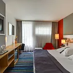 Hotel Airport By Ihg 4*