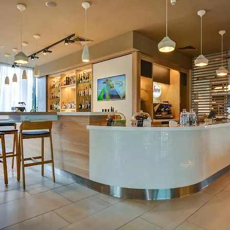 Airport By Ihg Hotel 4*