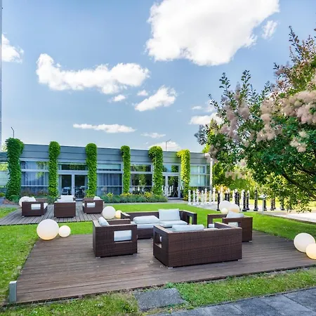 Airport By Ihg Hotel 4*