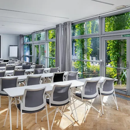 Airport By Ihg Hotell Prag