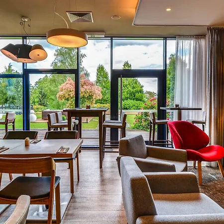 Airport By Ihg Hotell 4*