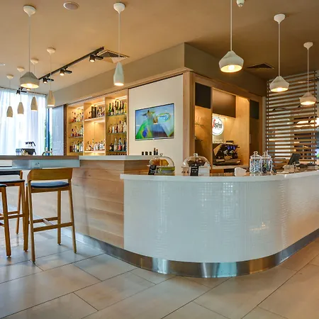 Airport By Ihg Hotell