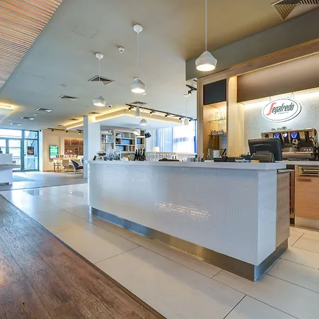 Airport By Ihg Hotel 4*