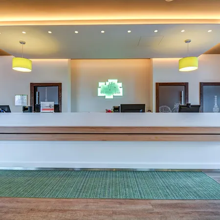Hotel Airport By Ihg 4*