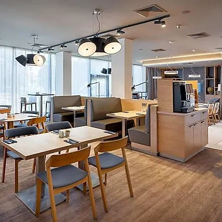 Hotel Airport By Ihg Praag