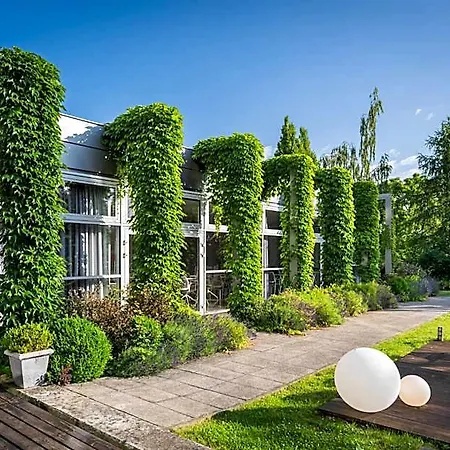 Airport By Ihg Praag