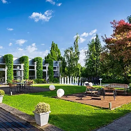 Hotel Airport By Ihg Praag