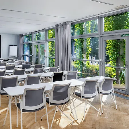 Airport By Ihg Hotel Prag