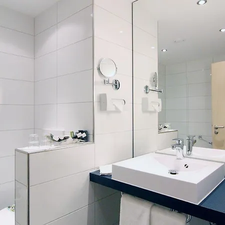 Airport By Ihg Hotel 4*
