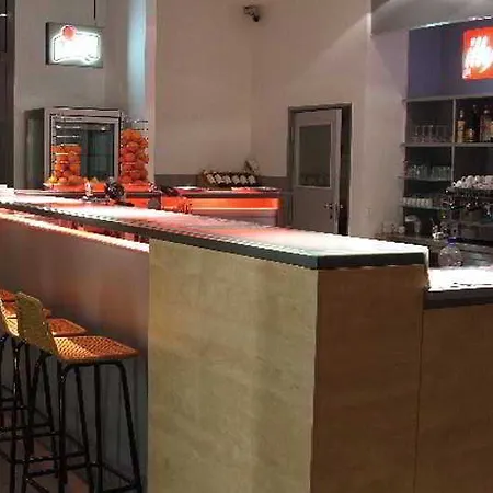 Airport By Ihg Hotell 4*