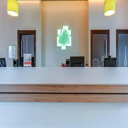 Hotel Airport By Ihg 4*