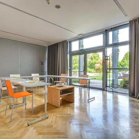 Airport By Ihg 4* Prag