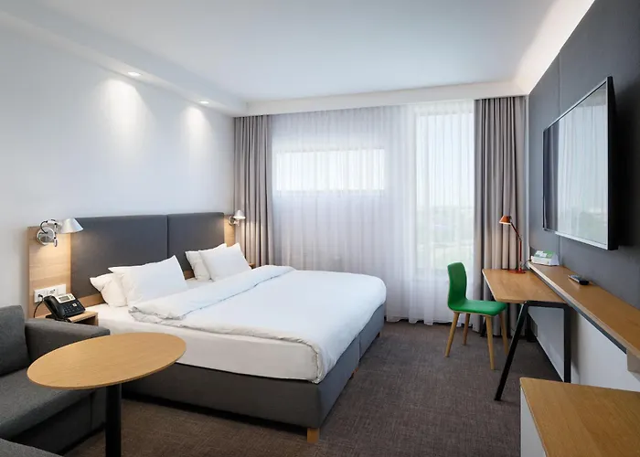 Airport By Ihg Hotell