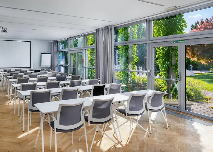 Airport By Ihg Hotell Prag