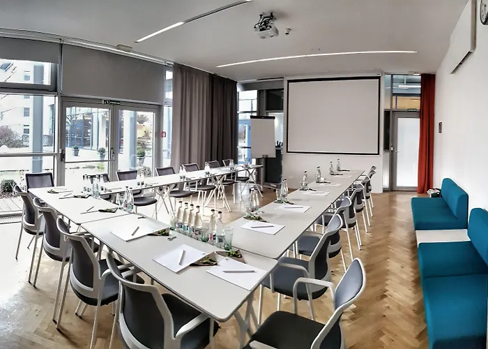 Airport By Ihg Hotell Prag